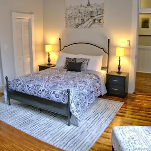 2 Bedroom Newly Renovated Townhome In Historic Apartment